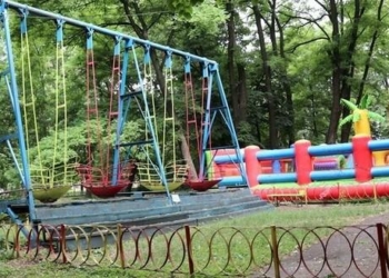 Троє маленьких ніжинців провалилися в батут