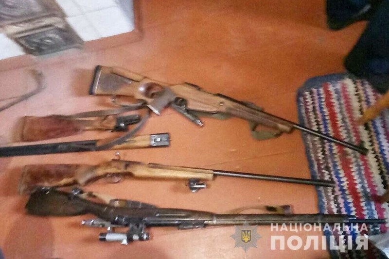 На Чернігівщині в приватному будинку знайшли арсенал зброї