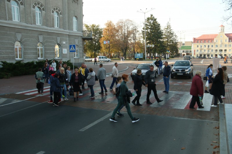 Грошей не виділяють: мітинг "потопельників" під Чернігівською ОДА та його результати