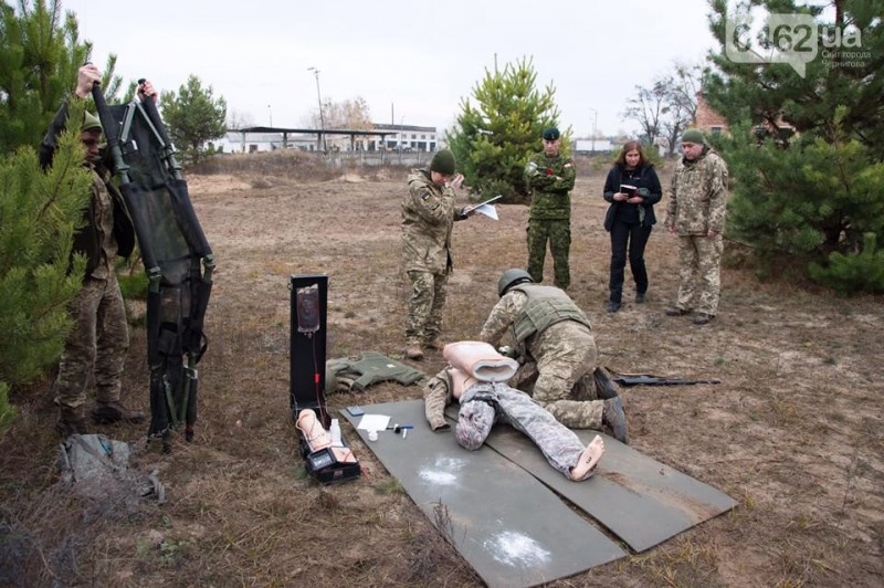 Військових бойових медиків навчали в Чернігівській області за стандартами НАТО