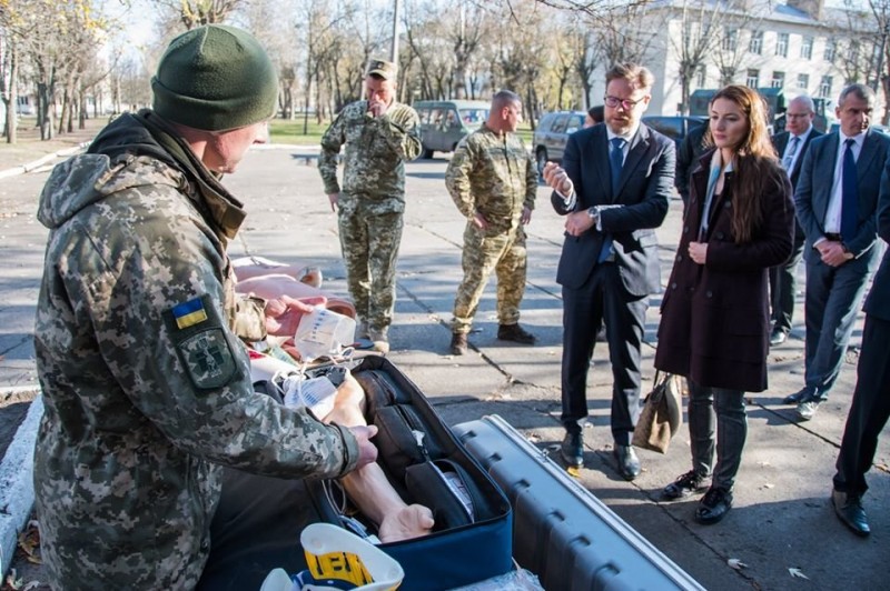 Секретов нет: иностранной военной делегации показали учебный центра "Десна"