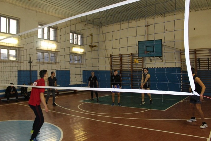 У Новгород-Сіверському проходять змагання з волейболу