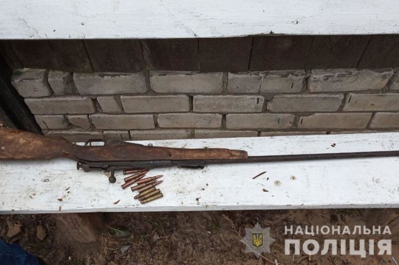 Поліція Городнянщини вилучила у чоловіка незареєстровану зброю