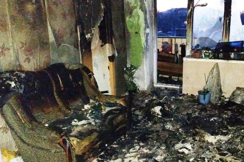 Черниговские пожарные спасли из горящей квартиры двоих мужчин
