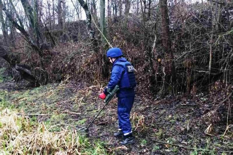 Смертоносний метал: на Чернігівщині знову знайшли 50-кілограмову авіабомбу