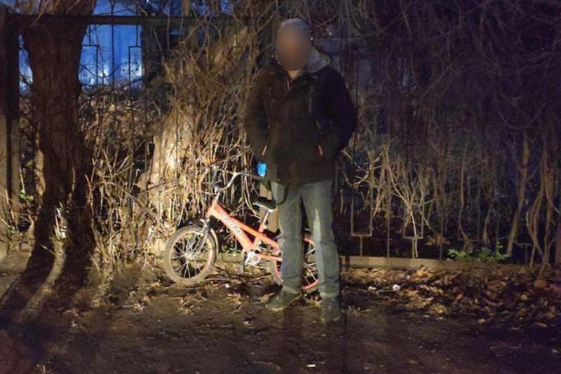 Чернігівець із поцупленим дитячим велосипедом наткнувся на патрульних