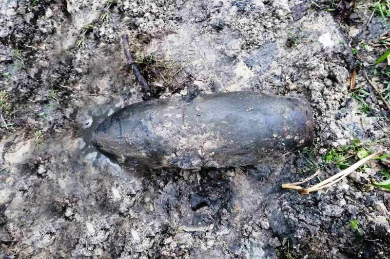 Смертоносний метал: на Чернігівщині знову знайшли 50-кілограмову авіабомбу