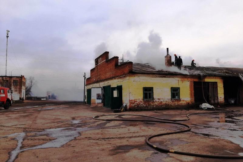 На Чернігівщині горіла територія заводу