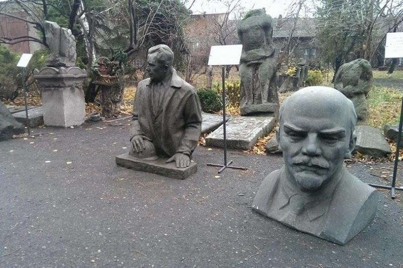 Сталіна і Леніна віддали на експертизу: недекомунізовані об’єкти Чернігівщини