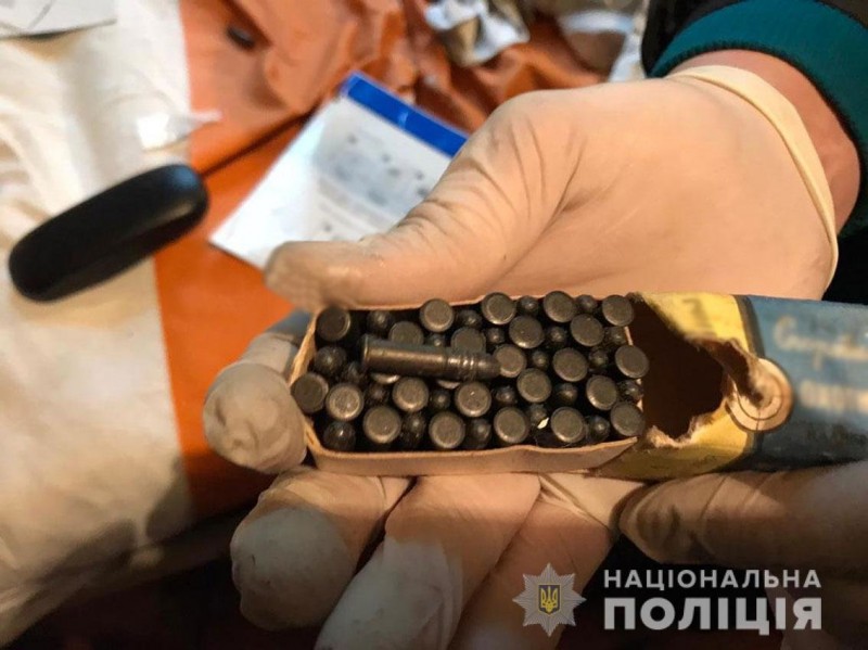 Оружие и наркотики: находки правоохранителей у черниговца