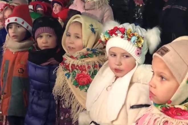 Святковий флешмоб: у Чернігові 250 людей заспівали «Щедрика»