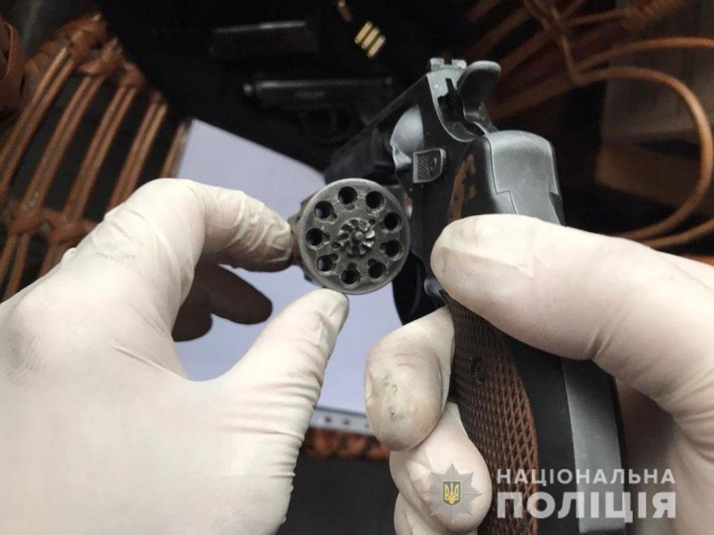 Оружие и наркотики: находки правоохранителей у черниговца