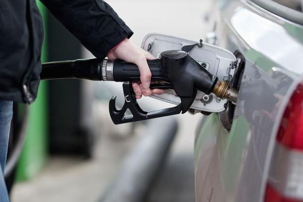 Чим заправляють автомобілі жителі області