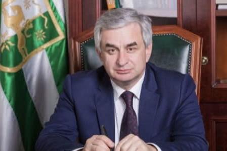 “Президент” Абхазії пішов у відставку