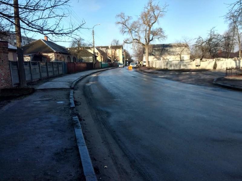 Чернігівка не впоралась з керуванням та влетіла у стіну приватного будинку