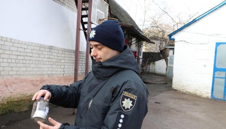 Чернігівські поліцейські кінологи спростували міф про наркозалежних собак