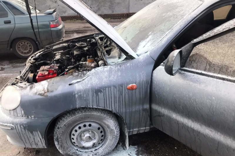 В Чернігові, посеред вулиці загорілася автівка