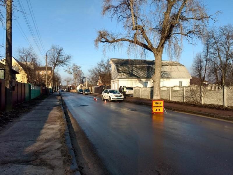 Чернігівка не впоралась з керуванням та влетіла у стіну приватного будинку