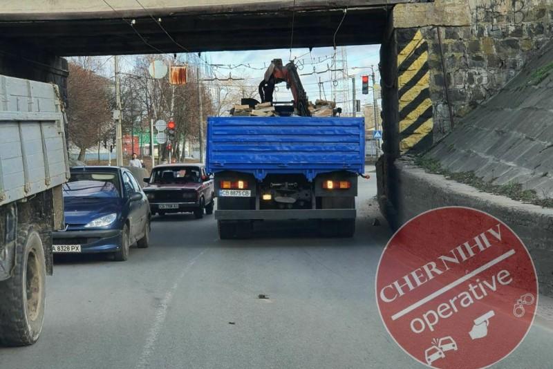 Через обрив тролейбусних ліній на вулиці Гагаріна ускладнено рух