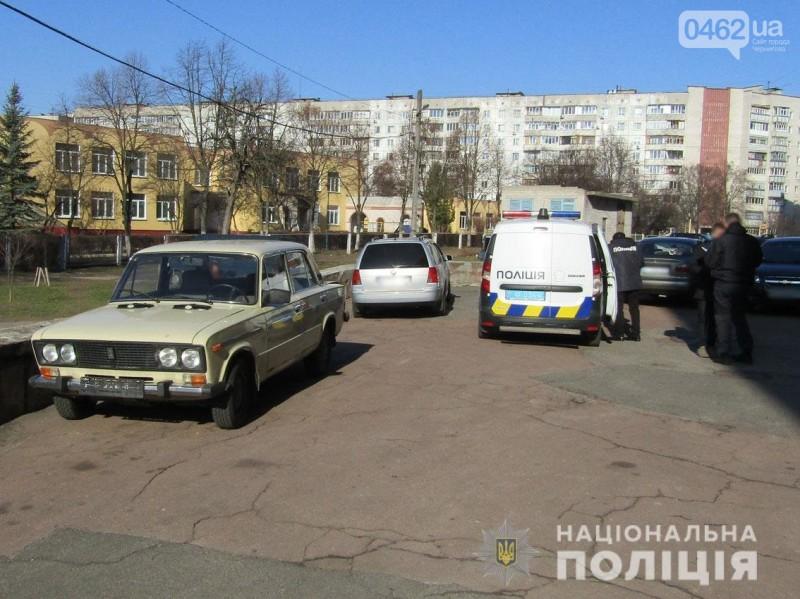 Чернігівські поліцейські знайшли викрадену автівку та затримали підозрюваних