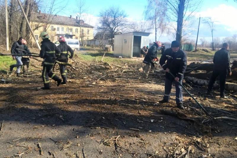 Рятувальники Чернігівщини залучались до ліквідації наслідків складних погодних умов
