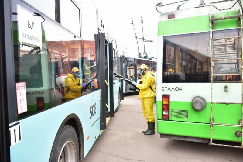 Коронавірусу - бій: у Чернігові розпочали дезинфекцію громадського транспорту