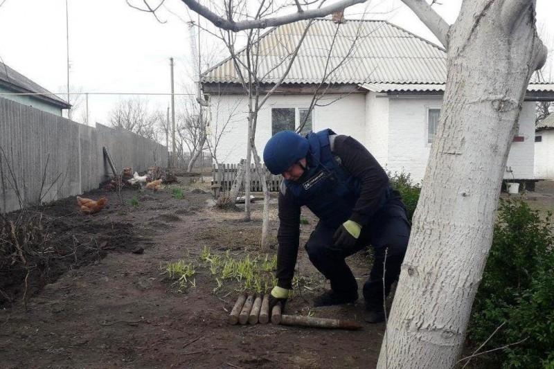 В нескольких метрах от жилого дома: на Черниговщине нашли снаряды времен Второй мировой