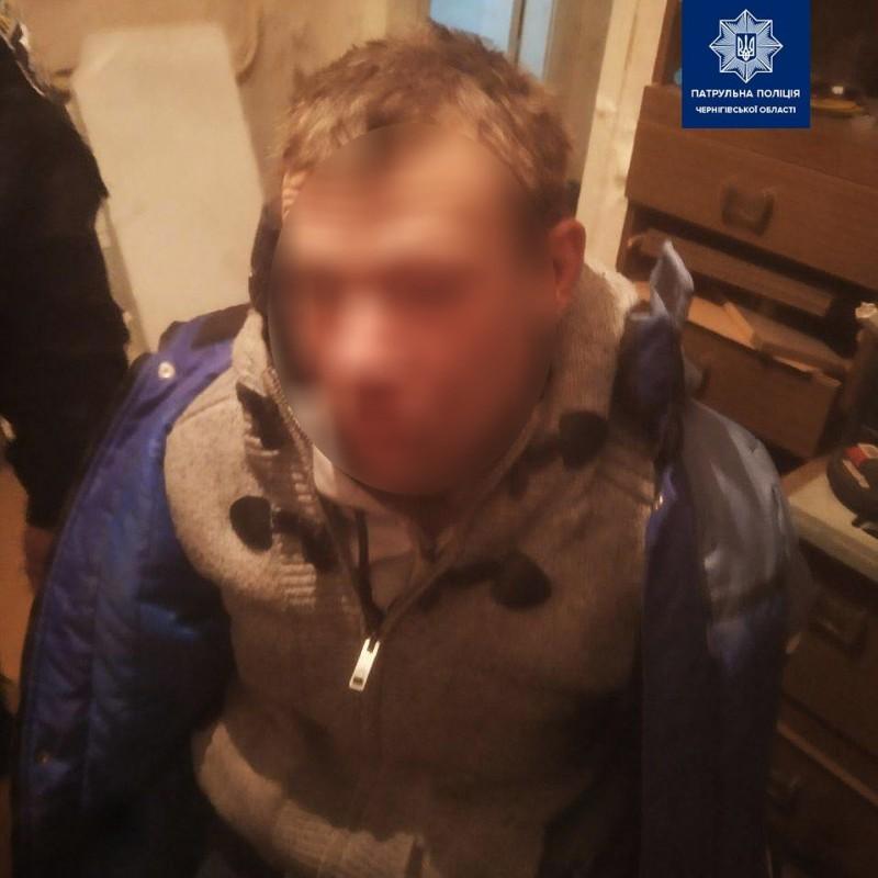У Чернігові затримали двох чоловіків: один вдерся на підприємство, а другий до чужого житла