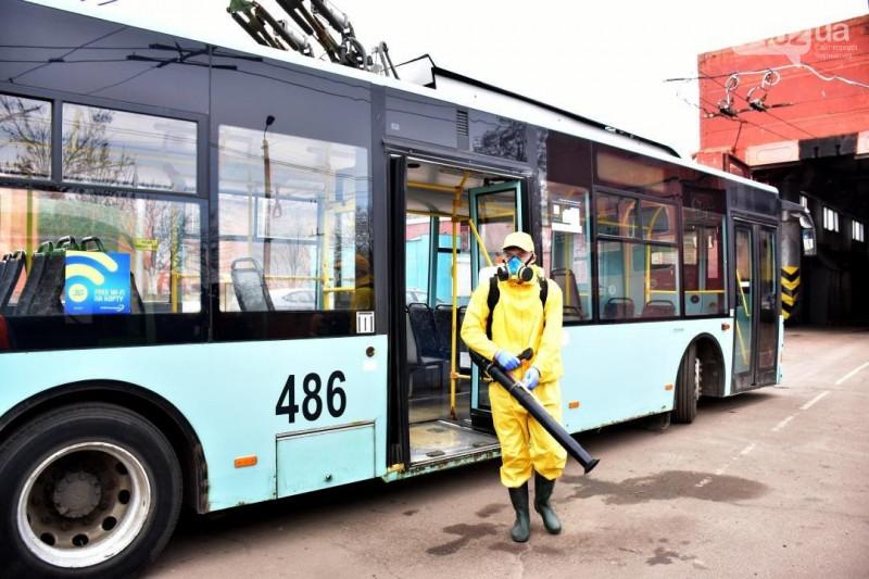 Коронавірусу - бій: у Чернігові розпочали дезинфекцію громадського транспорту