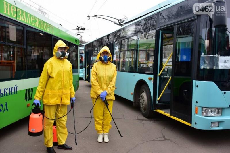 Коронавірусу - бій: у Чернігові розпочали дезинфекцію громадського транспорту