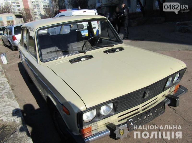 Чернігівські поліцейські знайшли викрадену автівку та затримали підозрюваних