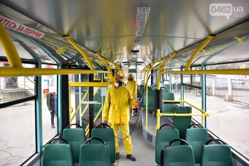 Коронавірусу - бій: у Чернігові розпочали дезинфекцію громадського транспорту