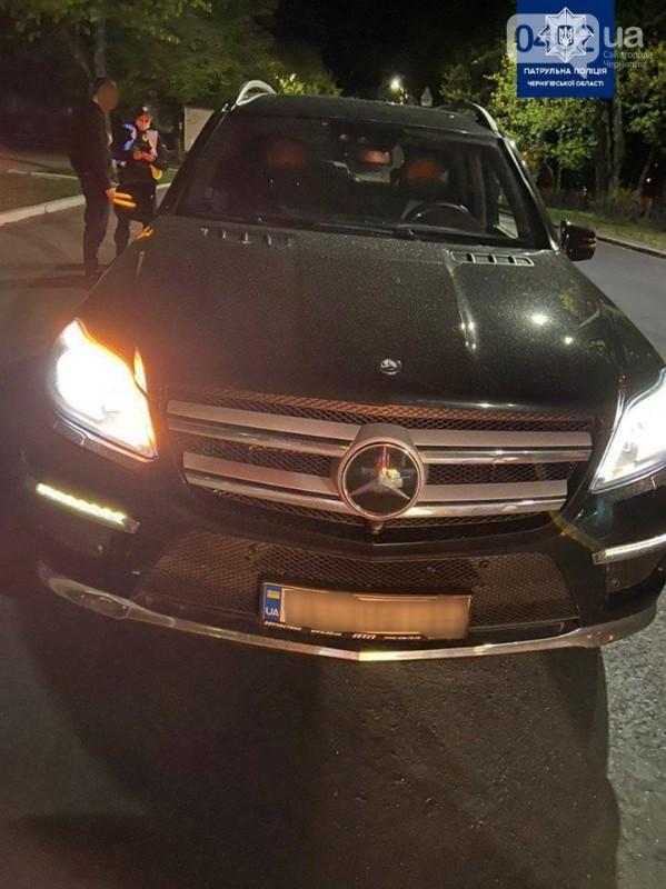 П'яний водій розсікав по Чернігову на джипі Mercedes: його зупинили патрульні
