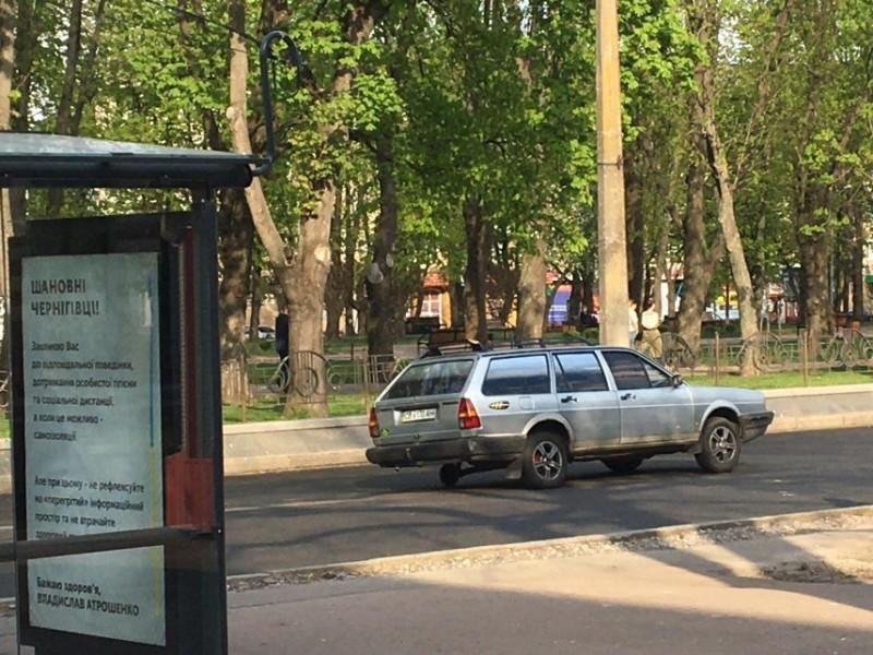 У центрі Чернігова в автівки на ходу відвалилося колесо (Фотофакт)