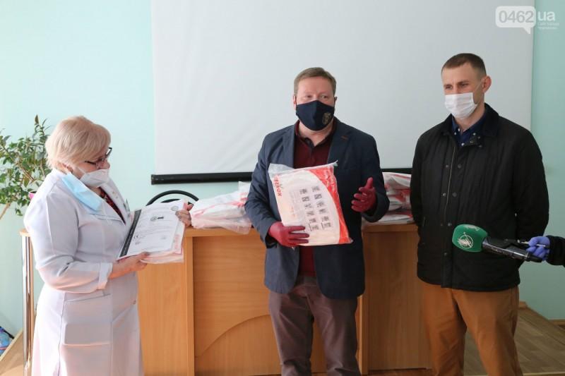 Бізнес разом з медиками: чернігівські підприємці закупили 360 комплектів захисного одягу
