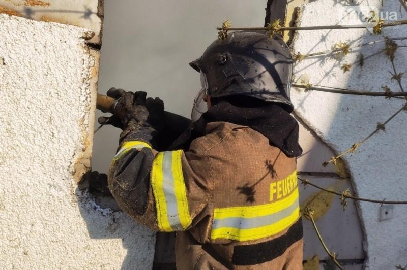 Горів будинок на Чернігівщині: власник намагався загасити пожежу, натомість отримав опіки