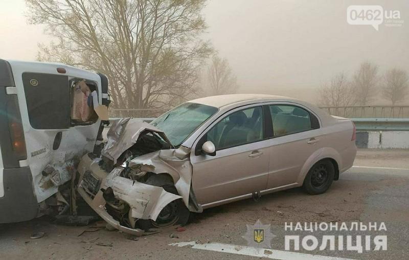 Масова ДТП під Черніговом: 8 авто і 2 постраждалих
