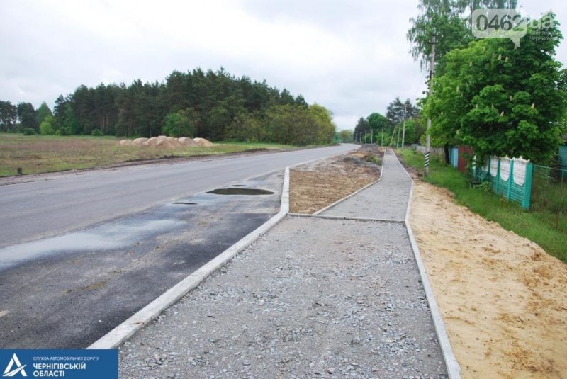 Триває ремонт дороги біля Березни. Тут будуть навіть тротуари