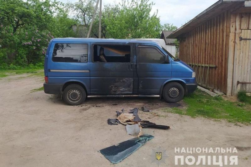 Поліція розслідує обставини займання автомобіля у Семенівці