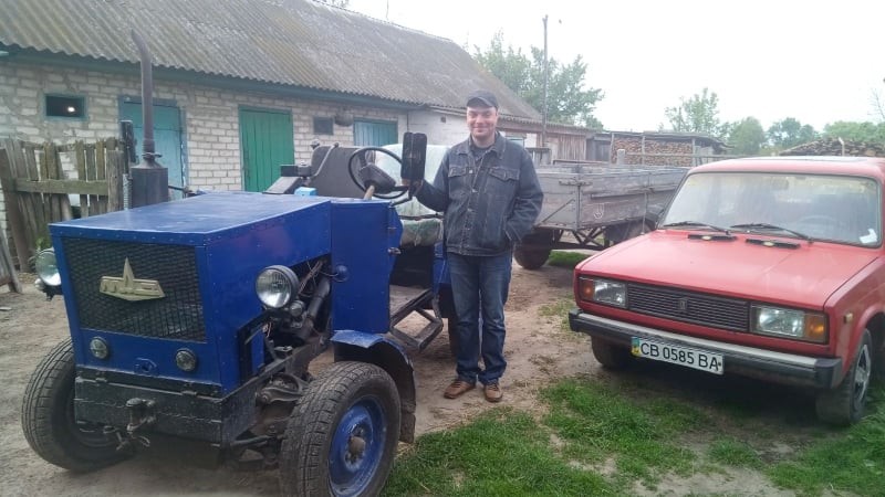 На Чернігівщині «Самодєлкін» з автомобілів зробив трактор
