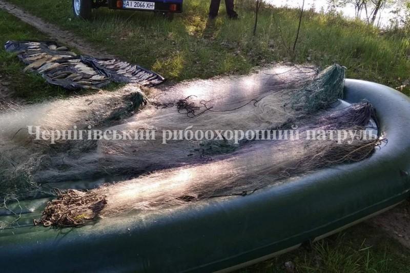 На Чернігівщині затримано рибалку, який ловив рибу шістьма сітками