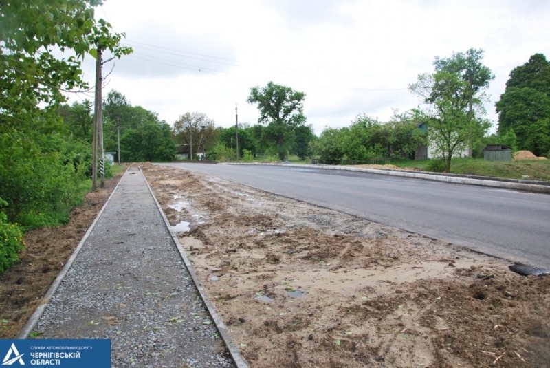 Триває ремонт дороги біля Березни. Тут будуть навіть тротуари