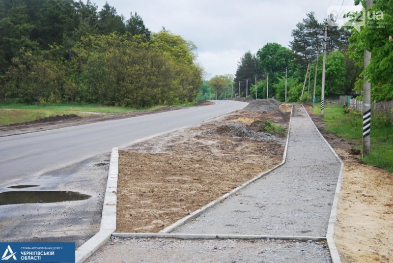 Триває ремонт дороги біля Березни. Тут будуть навіть тротуари