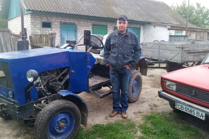 На Чернігівщині «Самодєлкін» з автомобілів зробив трактор