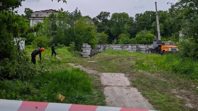 "Дворянські зібрання" у Чернігові почали зносити