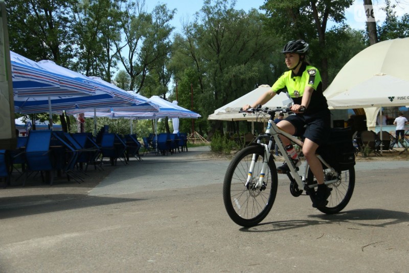 Чернігівські поліцейські пересіли з "пріусів" на велосипеди