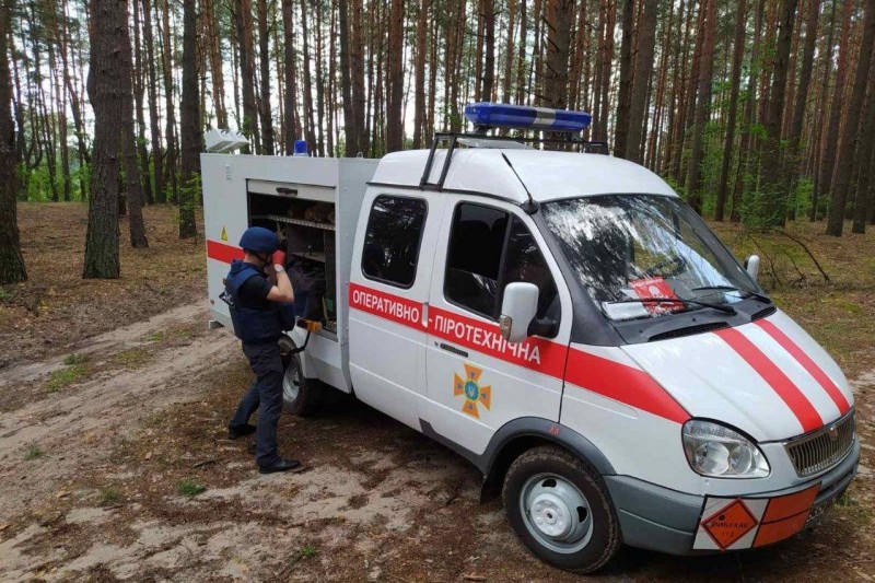 Жителі Чернігівщини шукали гриби, а знайшли міну