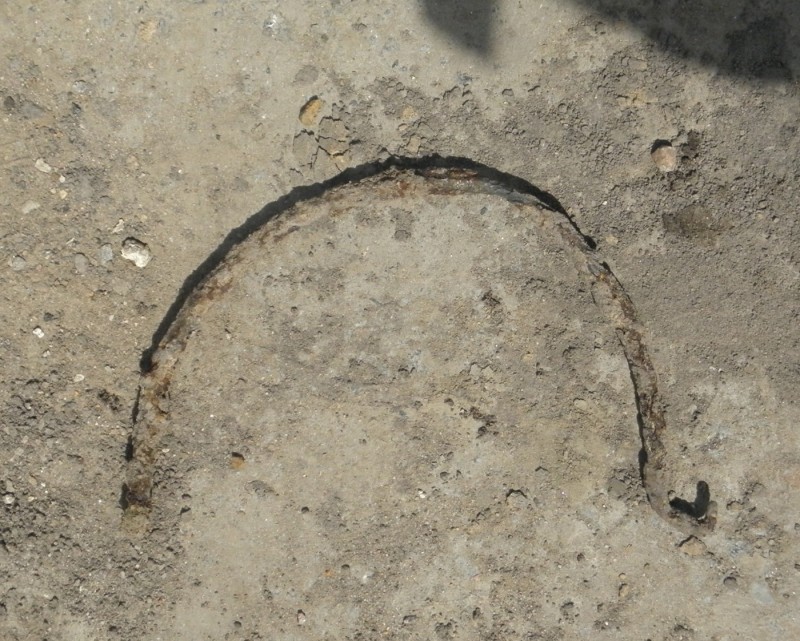 У Чернігові археологи знайшли "нетрадіційне" поховання, коли прокладали траншею для електрокабелю