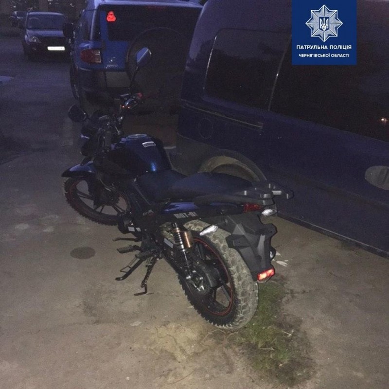 Чоловік п'яним гайсав по Чернігову на тільки-но придбаному мотоциклі