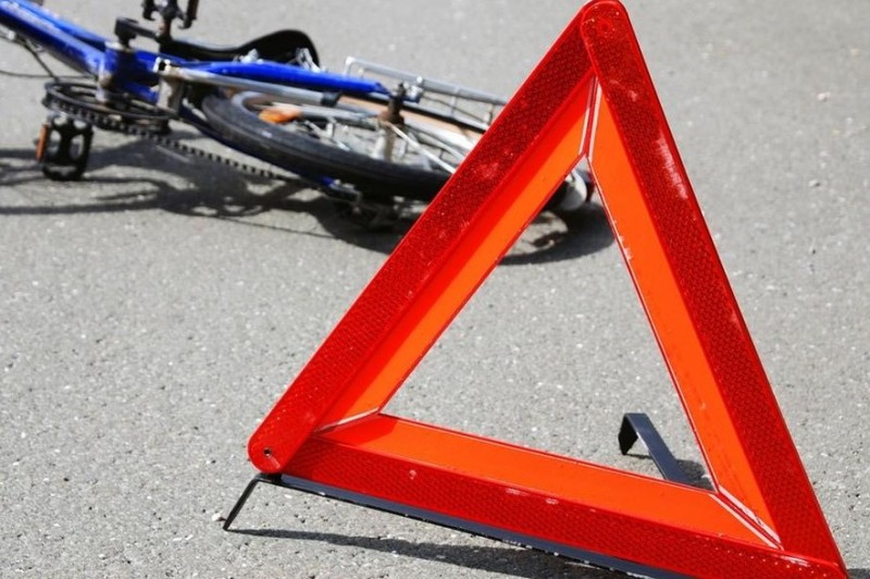 На Чернігівщині автівка на смерть збила велосипедиста